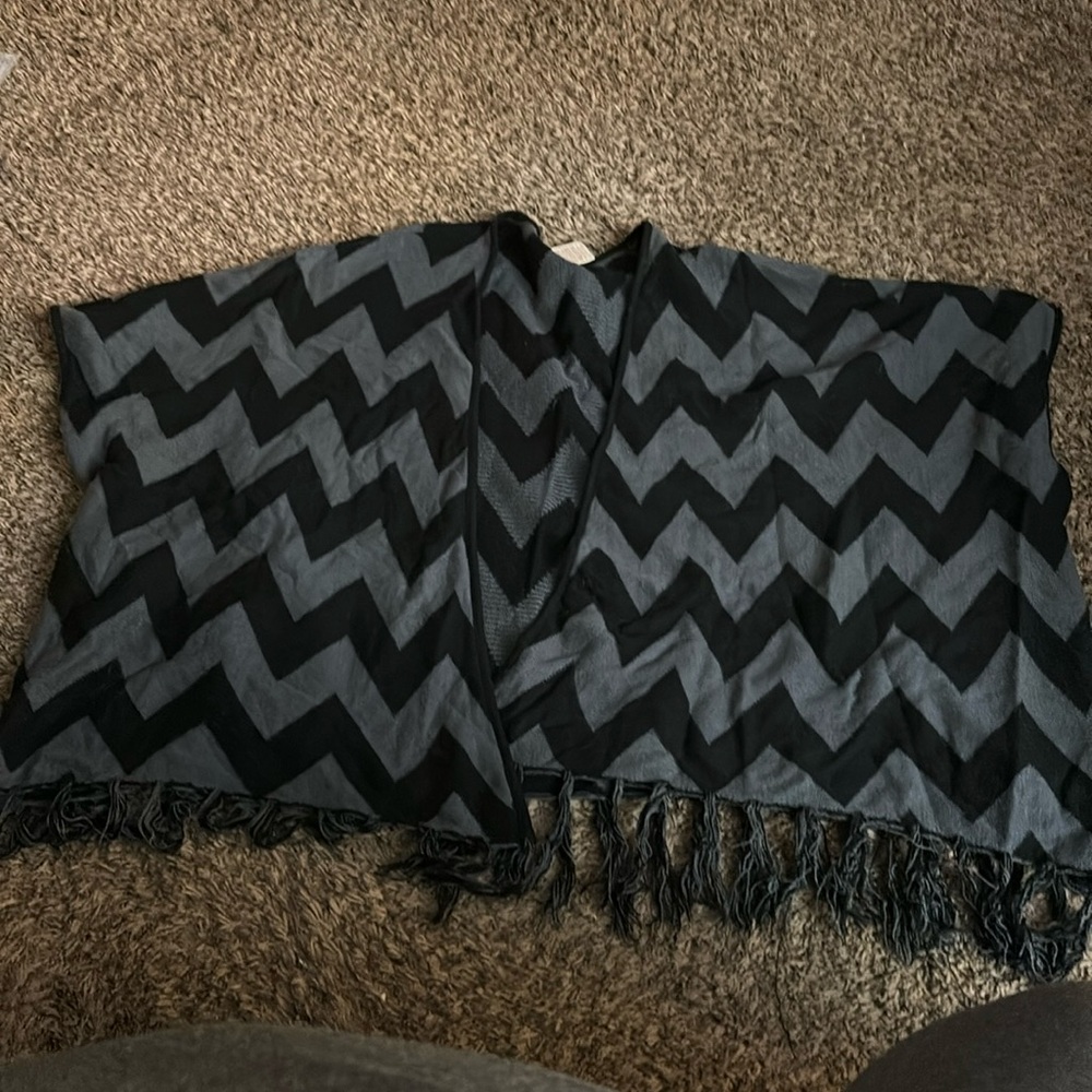 Sweater open poncho style